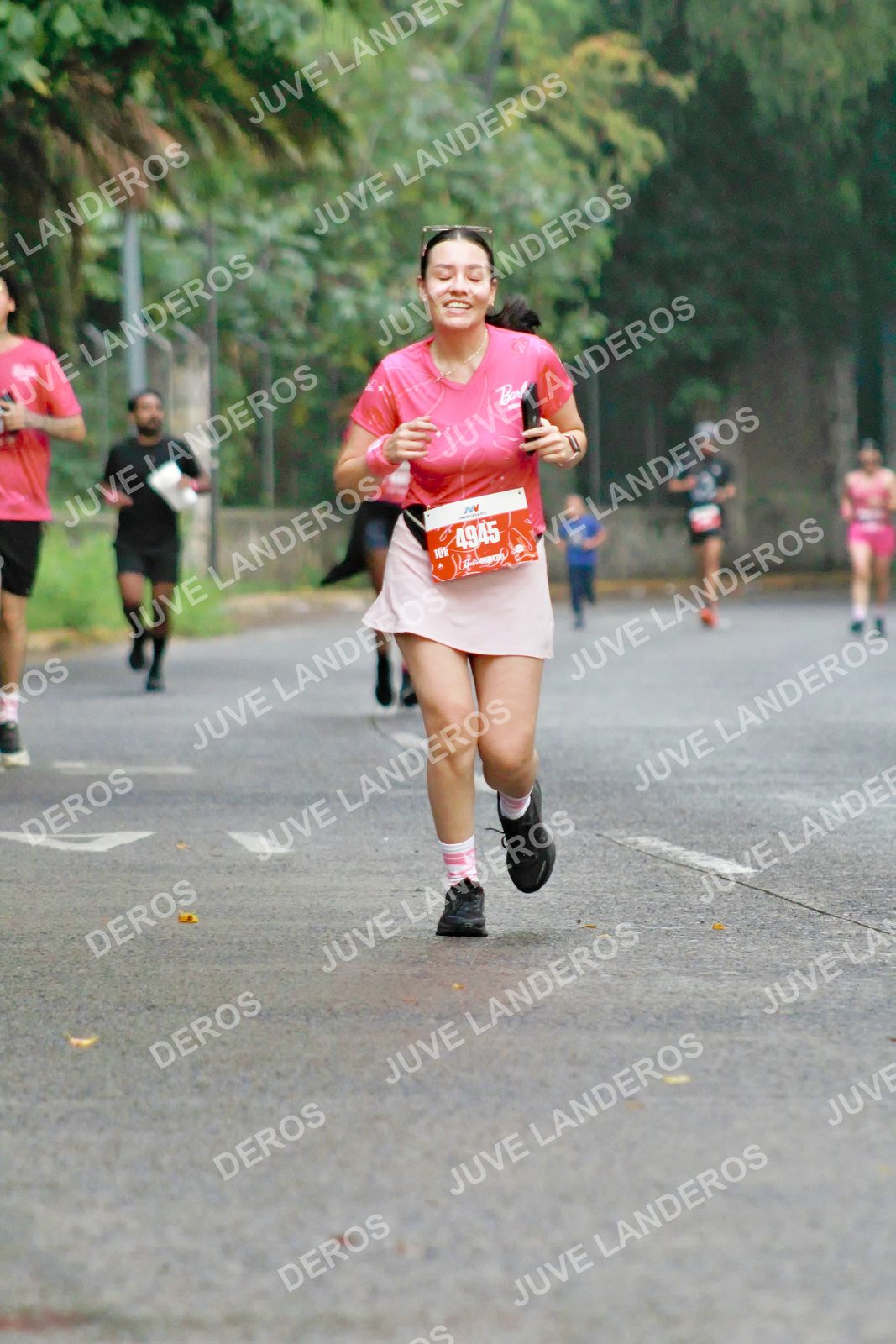 Foto del BARBIE RUN GUADALAJARA en Paseo Andares, Blvd. Puerta de Hierro 4965, Zapopan a las 07:21 · Ruta · dorsal 4945