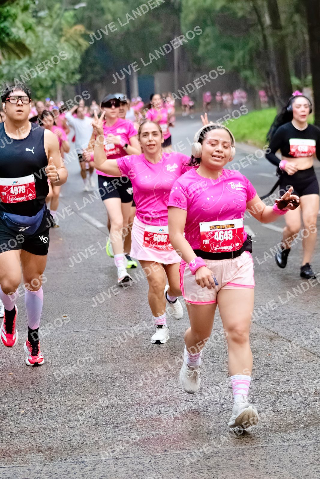 Foto del BARBIE RUN GUADALAJARA en Paseo Andares, Blvd. Puerta de Hierro 4965, Zapopan a las 07:01 · Ruta · dorsal 4976, 4643, 5042