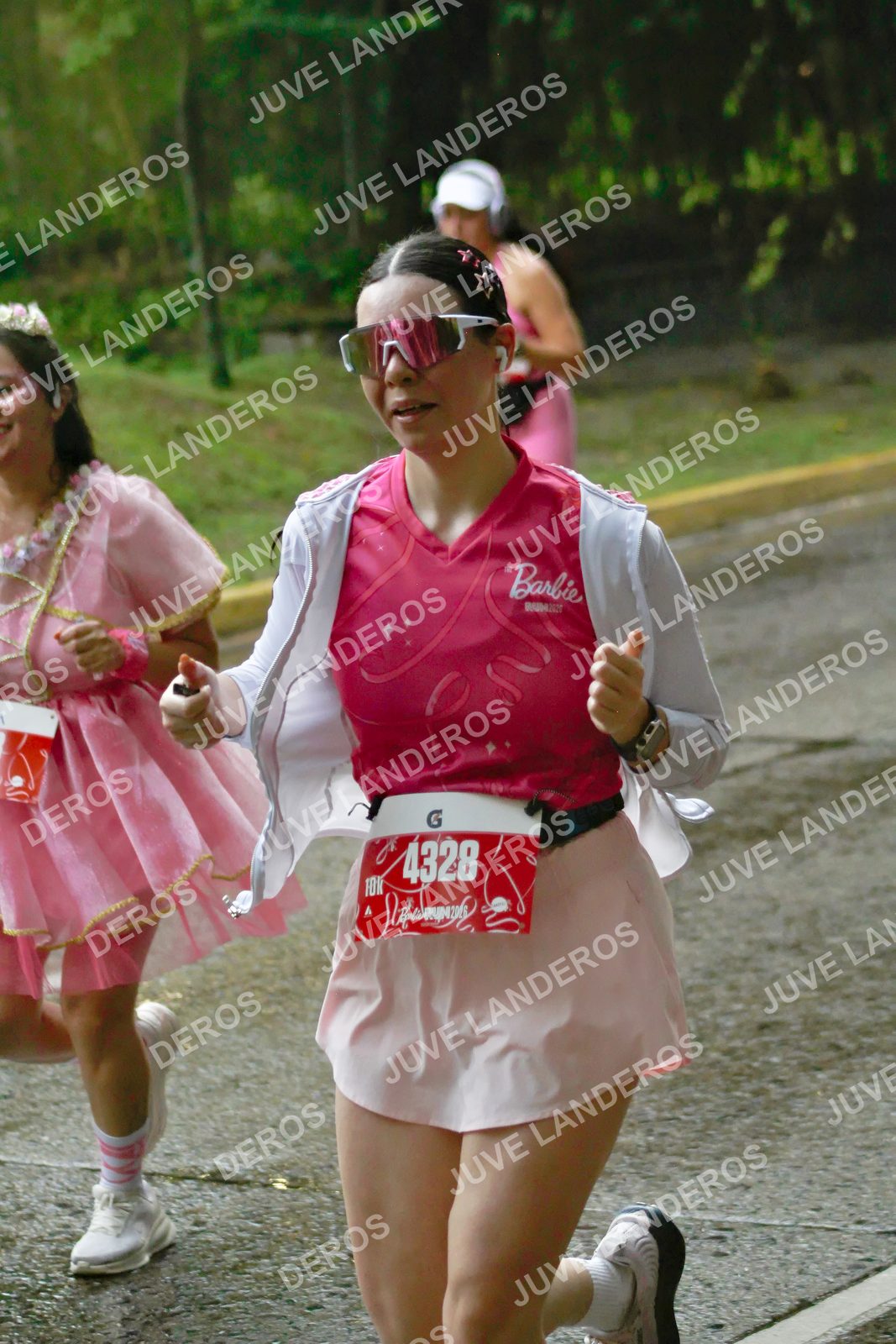 Foto del BARBIE RUN GUADALAJARA en Paseo Andares, Blvd. Puerta de Hierro 4965, Zapopan a las 07:36 · Ruta · dorsal 4328