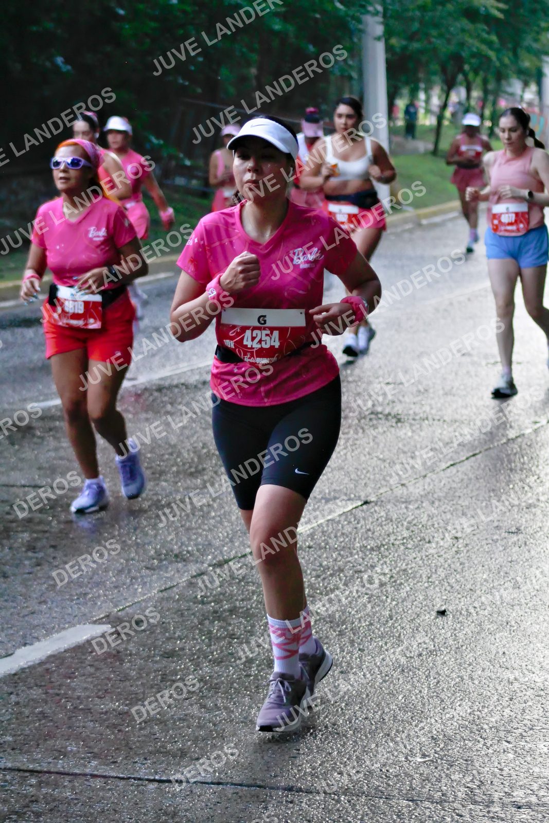 Foto del BARBIE RUN GUADALAJARA en Paseo Andares, Blvd. Puerta de Hierro 4965, Zapopan a las 07:38 · Ruta · dorsal 4254, 4819