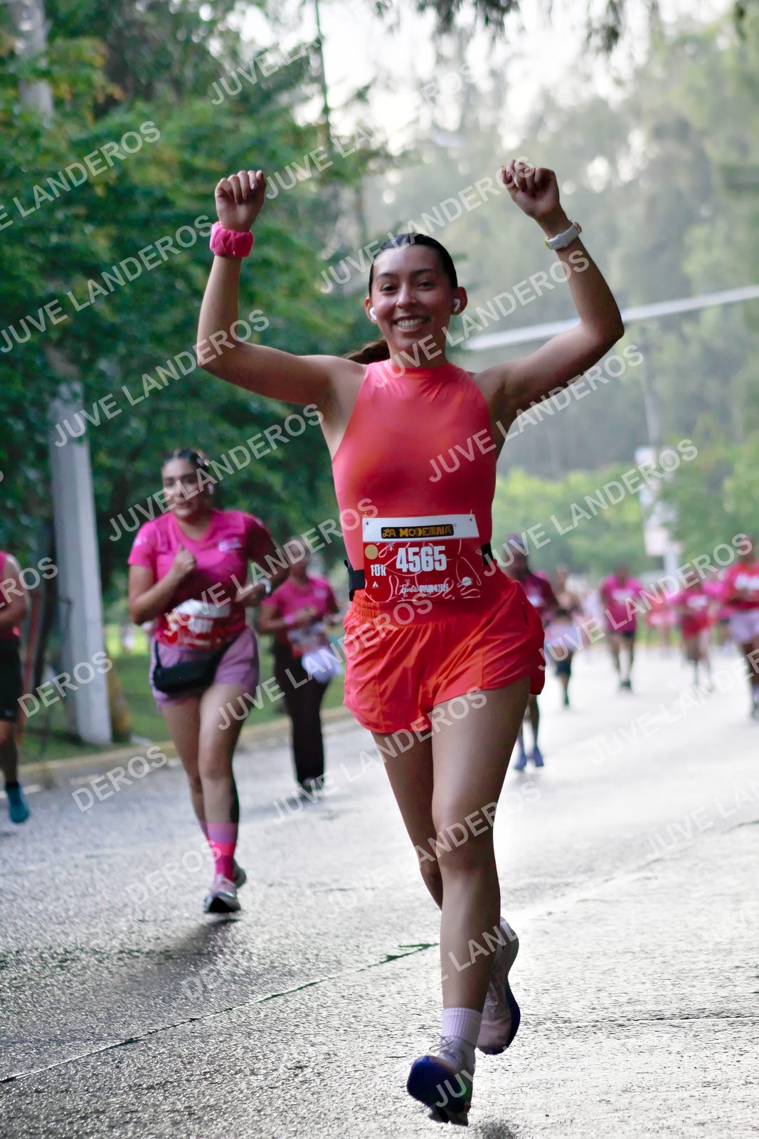 Foto del BARBIE RUN GUADALAJARA en Paseo Andares, Blvd. Puerta de Hierro 4965, Zapopan a las 07:39 · Ruta · dorsal 4565