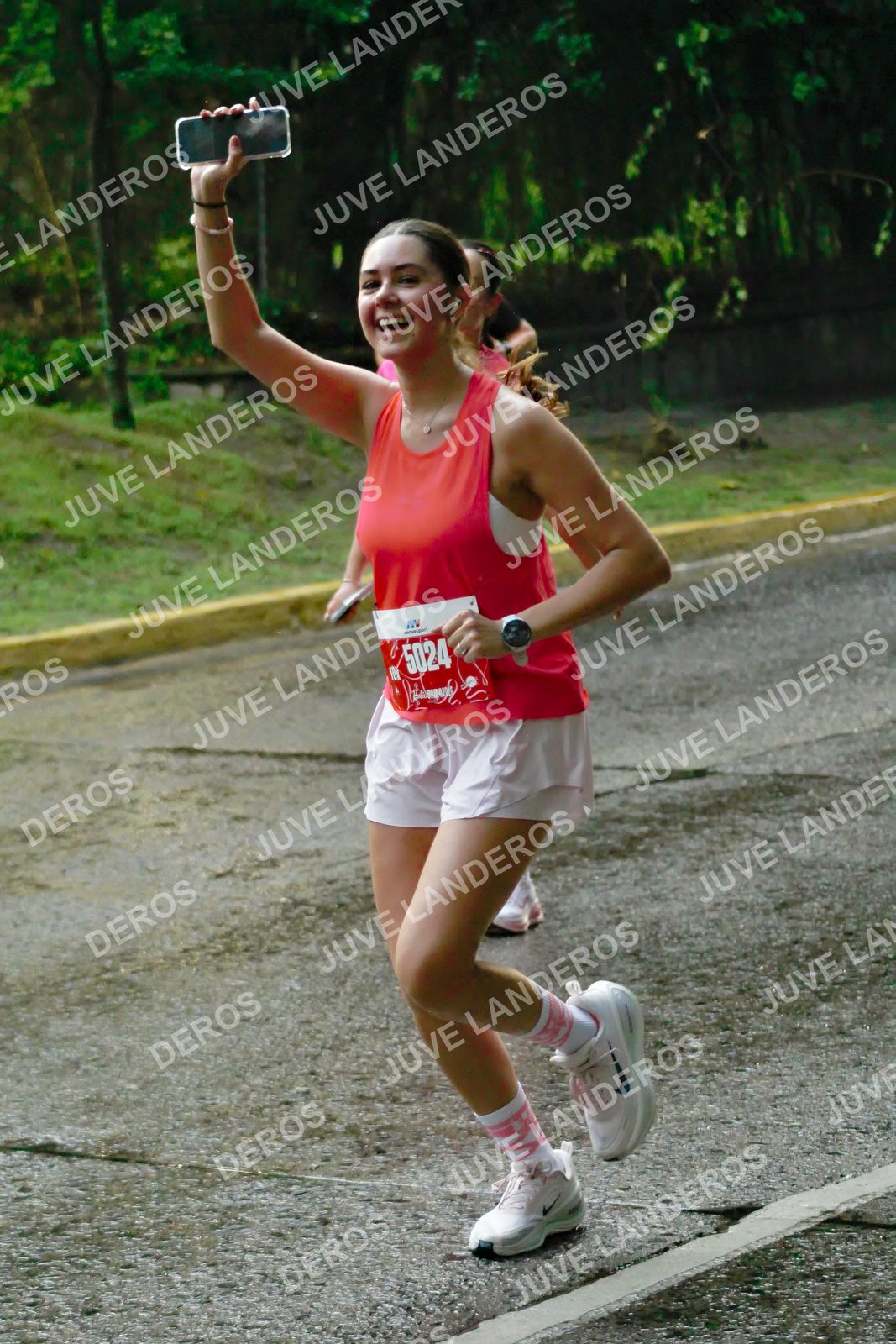 Foto del BARBIE RUN GUADALAJARA en Paseo Andares, Blvd. Puerta de Hierro 4965, Zapopan a las 07:38 · Ruta · dorsal 5024