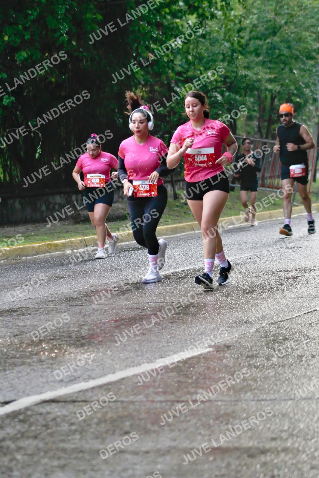 Foto del BARBIE RUN GUADALAJARA en Paseo Andares, Blvd. Puerta de Hierro 4965, Zapopan a las 07:43 · Ruta · dorsal 5044, 4779, 4473