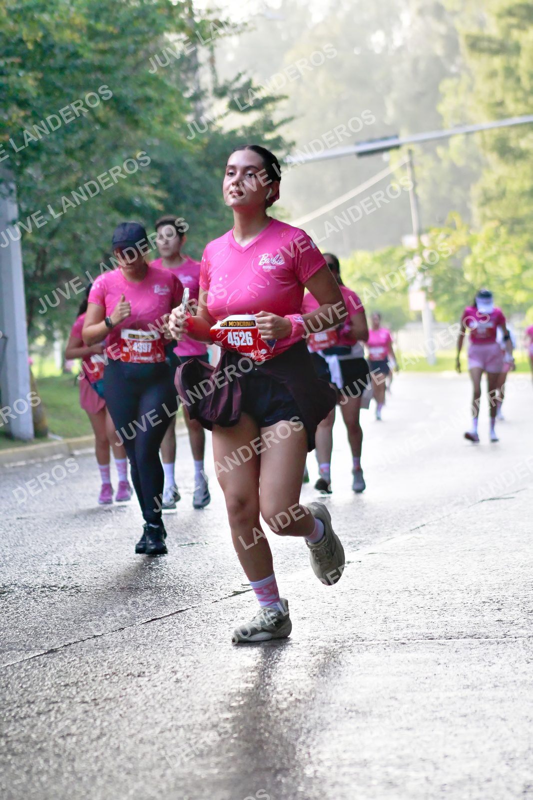 Foto del BARBIE RUN GUADALAJARA en Paseo Andares, Blvd. Puerta de Hierro 4965, Zapopan a las 07:42 · Ruta · dorsal 4526, 4397