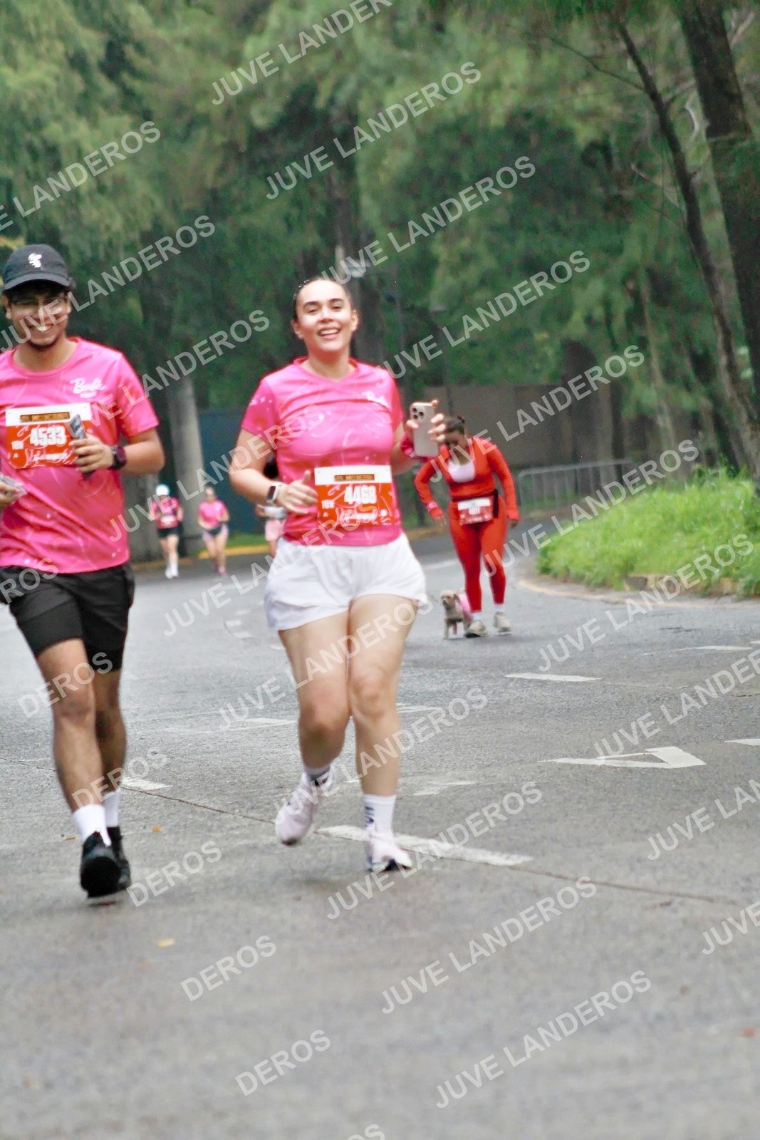 Foto del BARBIE RUN GUADALAJARA en Paseo Andares, Blvd. Puerta de Hierro 4965, Zapopan a las 07:27 · Ruta · dorsal 4468, 4533