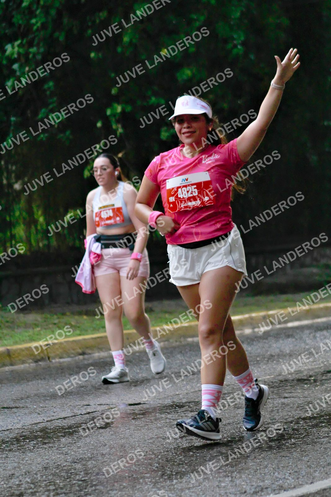 Foto del BARBIE RUN GUADALAJARA en Paseo Andares, Blvd. Puerta de Hierro 4965, Zapopan a las 07:39 · Ruta · dorsal 4825, 4574