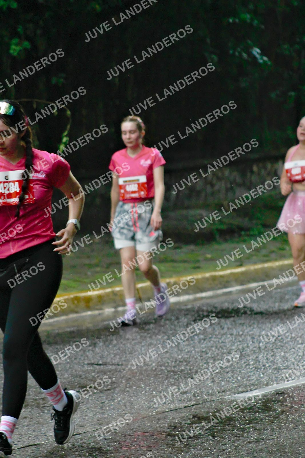 Foto del BARBIE RUN GUADALAJARA en Paseo Andares, Blvd. Puerta de Hierro 4965, Zapopan a las 07:38 · Ruta · dorsal 4284, 4462
