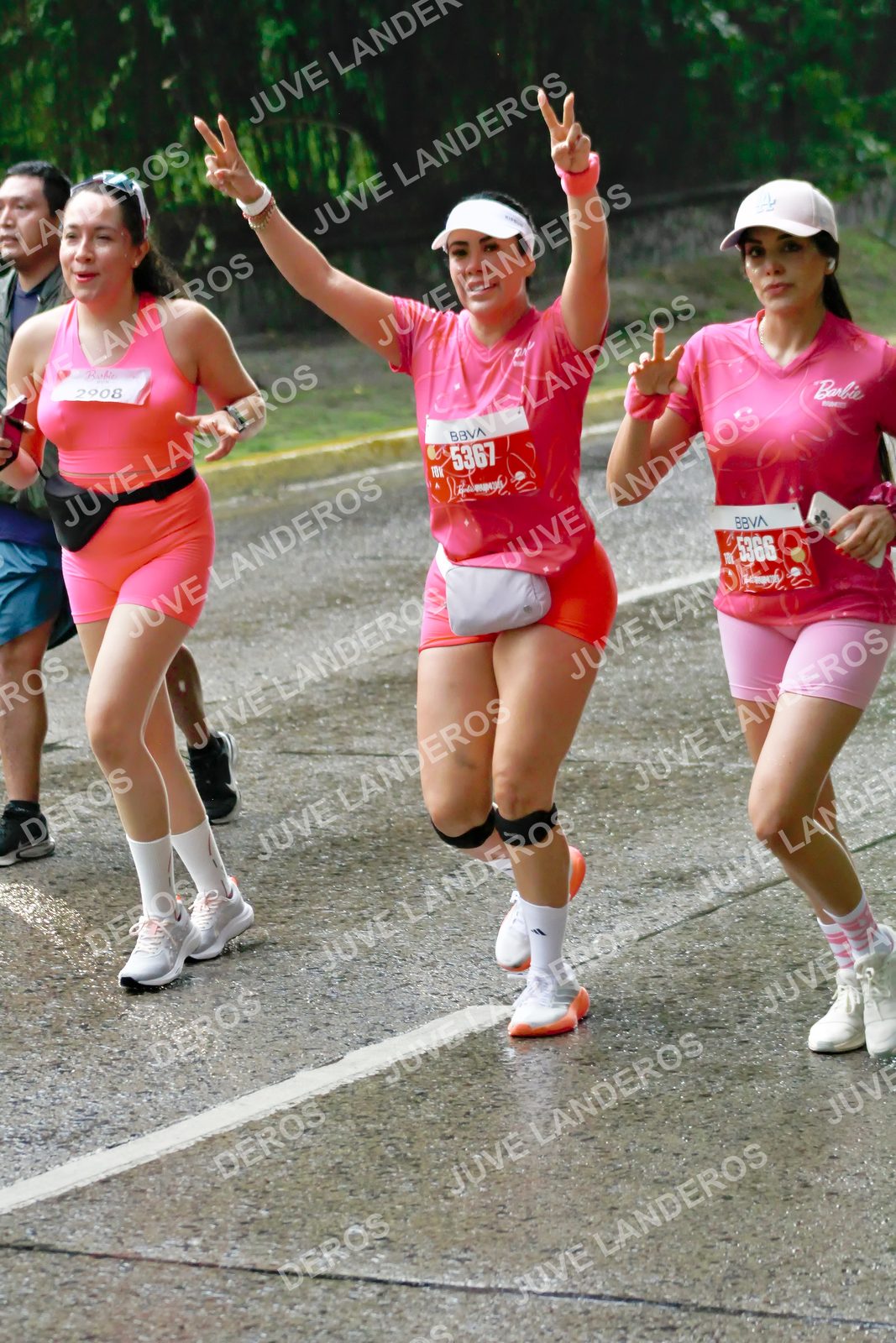 Foto del BARBIE RUN GUADALAJARA en Paseo Andares, Blvd. Puerta de Hierro 4965, Zapopan a las 07:45 · Ruta · dorsal 5366, 5367, 2908