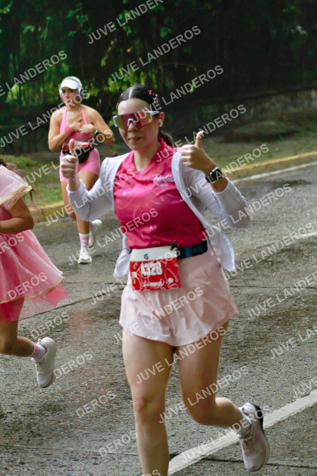 Foto del BARBIE RUN GUADALAJARA en Paseo Andares, Blvd. Puerta de Hierro 4965, Zapopan a las 07:36 · Ruta · dorsal 4328