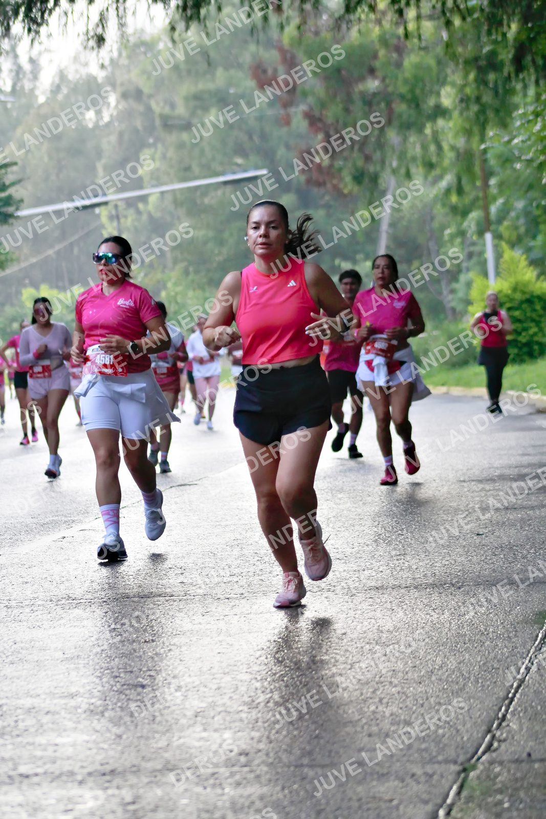 Foto del BARBIE RUN GUADALAJARA en Paseo Andares, Blvd. Puerta de Hierro 4965, Zapopan a las 07:39 · Ruta · dorsal 4581