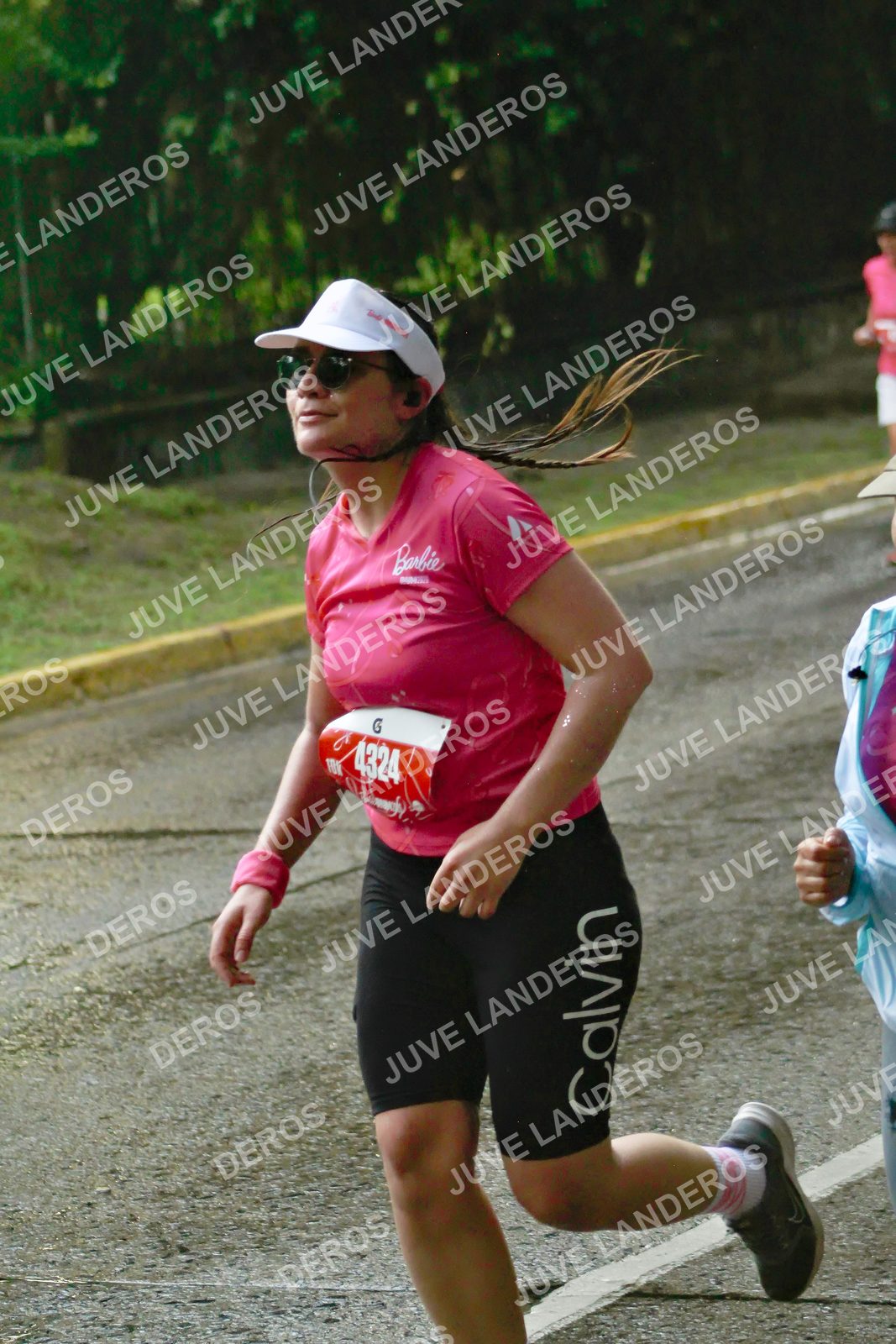 Foto del BARBIE RUN GUADALAJARA en Paseo Andares, Blvd. Puerta de Hierro 4965, Zapopan a las 07:37 · Ruta · dorsal 4324