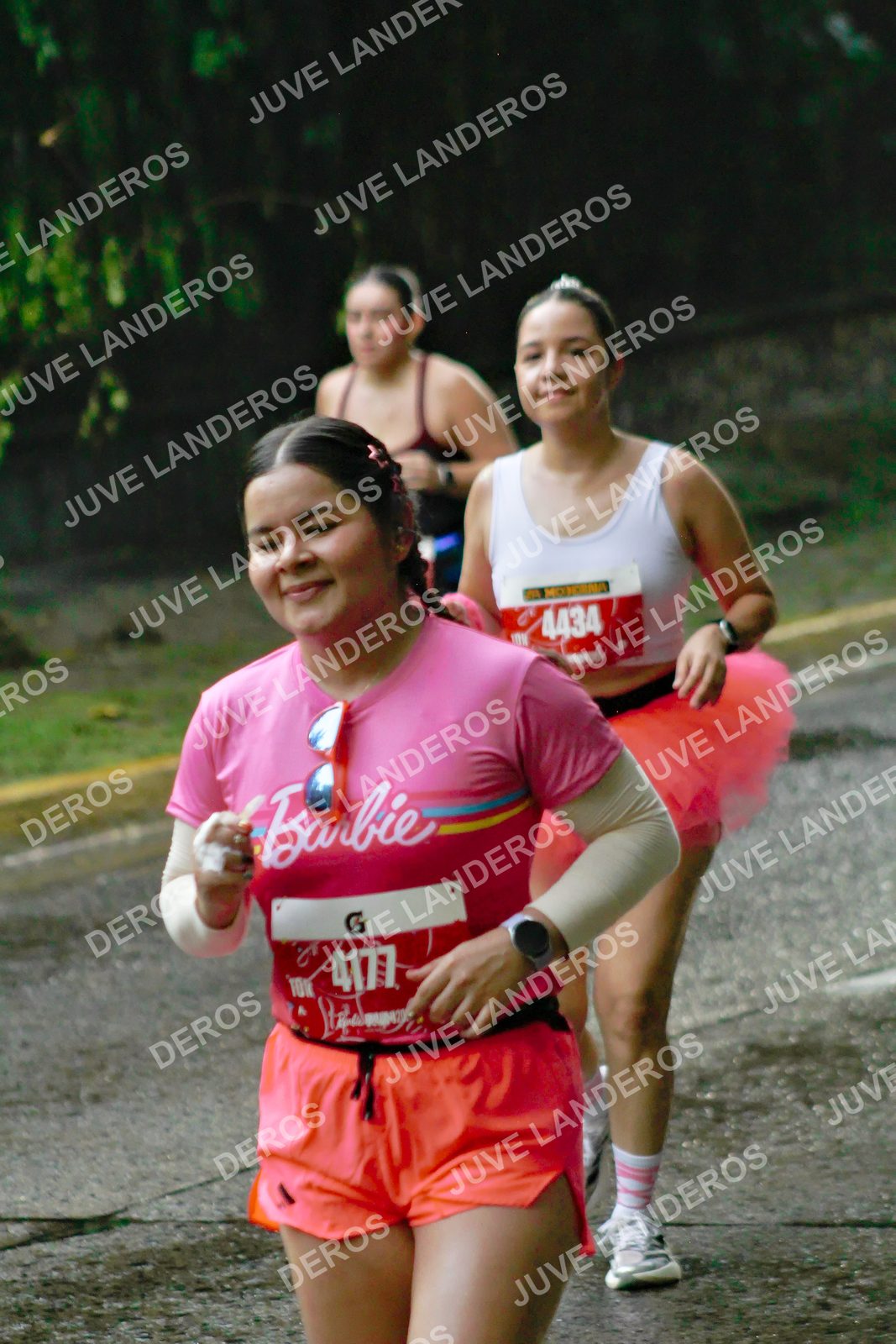 Foto del BARBIE RUN GUADALAJARA en Paseo Andares, Blvd. Puerta de Hierro 4965, Zapopan a las 07:36 · Ruta · dorsal 4434, 4177