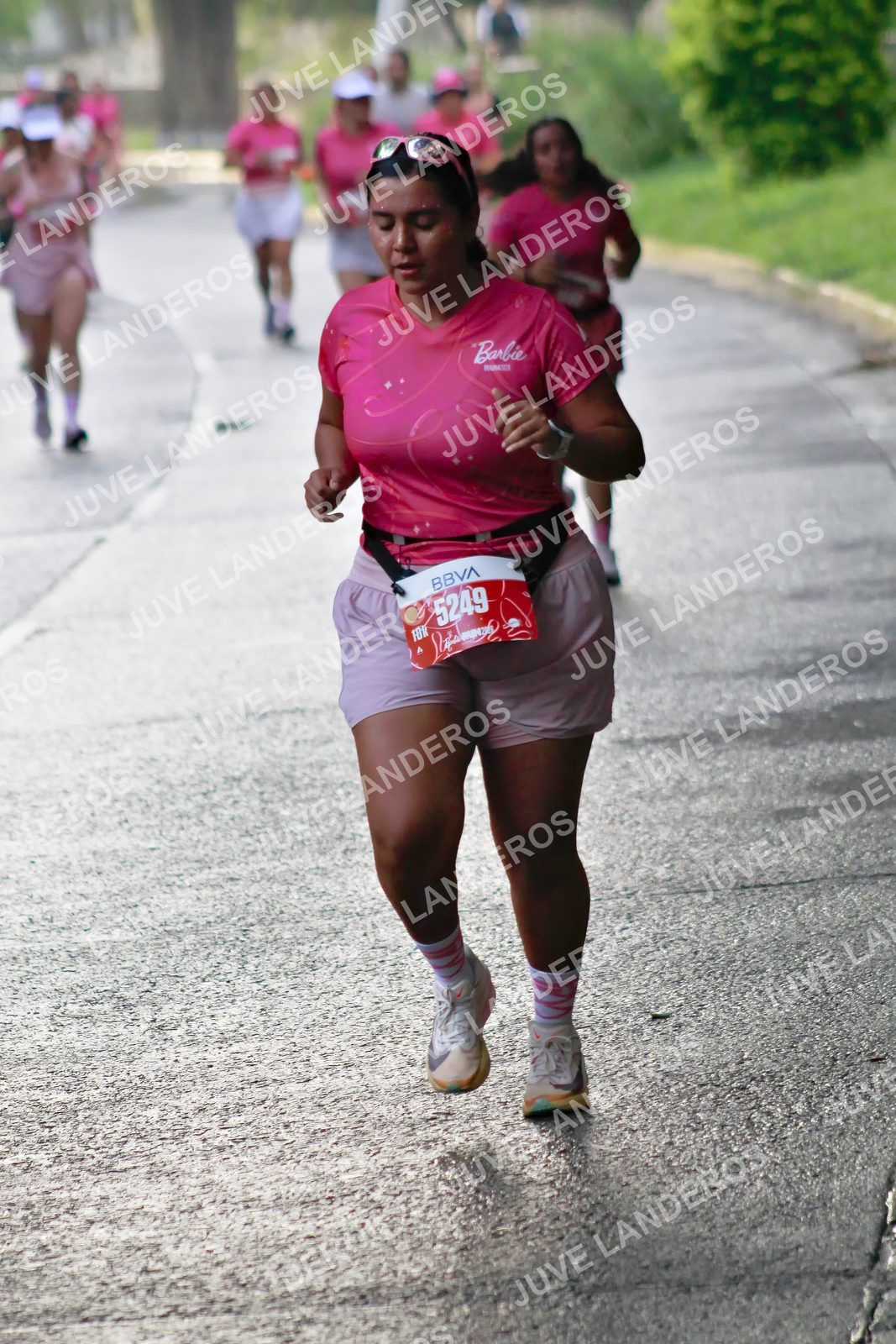 Foto del BARBIE RUN GUADALAJARA en Paseo Andares, Blvd. Puerta de Hierro 4965, Zapopan a las 07:37 · Ruta · dorsal 5249