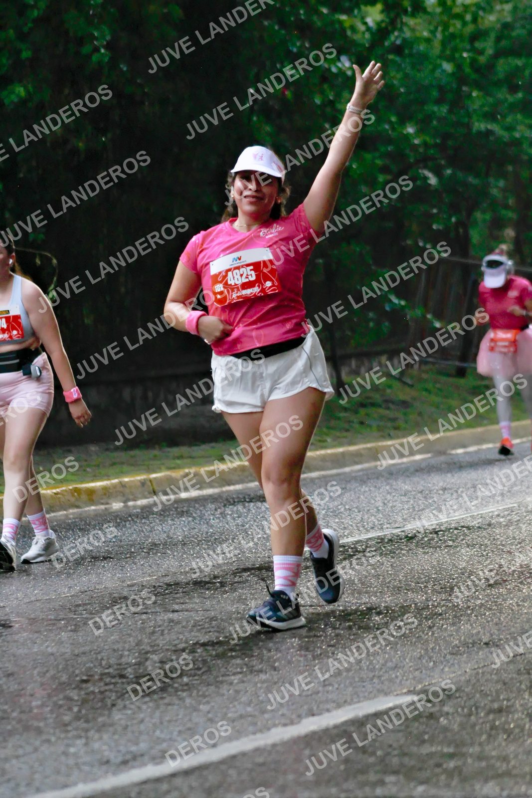 Foto del BARBIE RUN GUADALAJARA en Paseo Andares, Blvd. Puerta de Hierro 4965, Zapopan a las 07:39 · Ruta · dorsal 4825