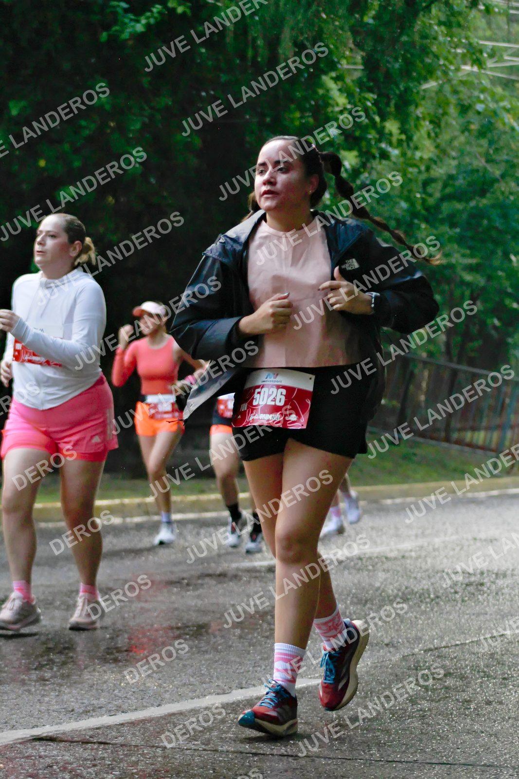Foto del BARBIE RUN GUADALAJARA en Paseo Andares, Blvd. Puerta de Hierro 4965, Zapopan a las 07:41 · Ruta · dorsal 5026