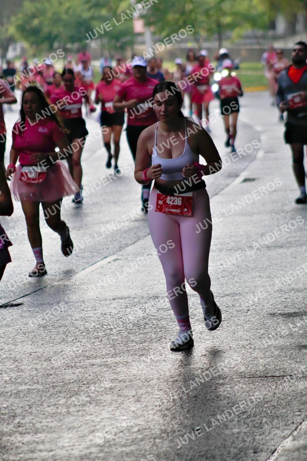 Foto del BARBIE RUN GUADALAJARA en Paseo Andares, Blvd. Puerta de Hierro 4965, Zapopan a las 07:35 · Ruta · dorsal 4236, 4807
