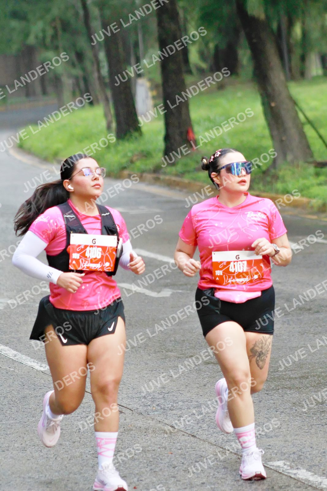 Foto del BARBIE RUN GUADALAJARA en Paseo Andares, Blvd. Puerta de Hierro 4965, Zapopan a las 07:31 · Ruta · dorsal 4107, 4106