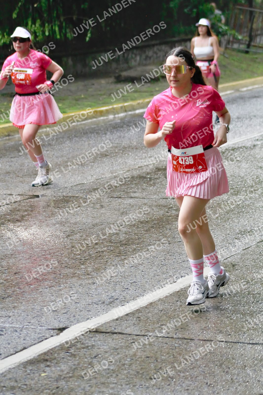Foto del BARBIE RUN GUADALAJARA en Paseo Andares, Blvd. Puerta de Hierro 4965, Zapopan a las 07:46 · Ruta · dorsal 4739, 4561
