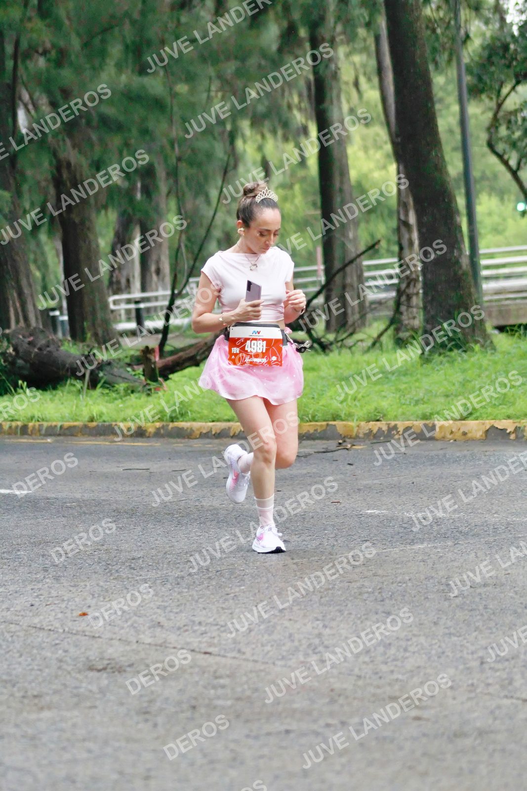 Foto del BARBIE RUN GUADALAJARA en Paseo Andares, Blvd. Puerta de Hierro 4965, Zapopan a las 07:27 · Ruta · dorsal 4981