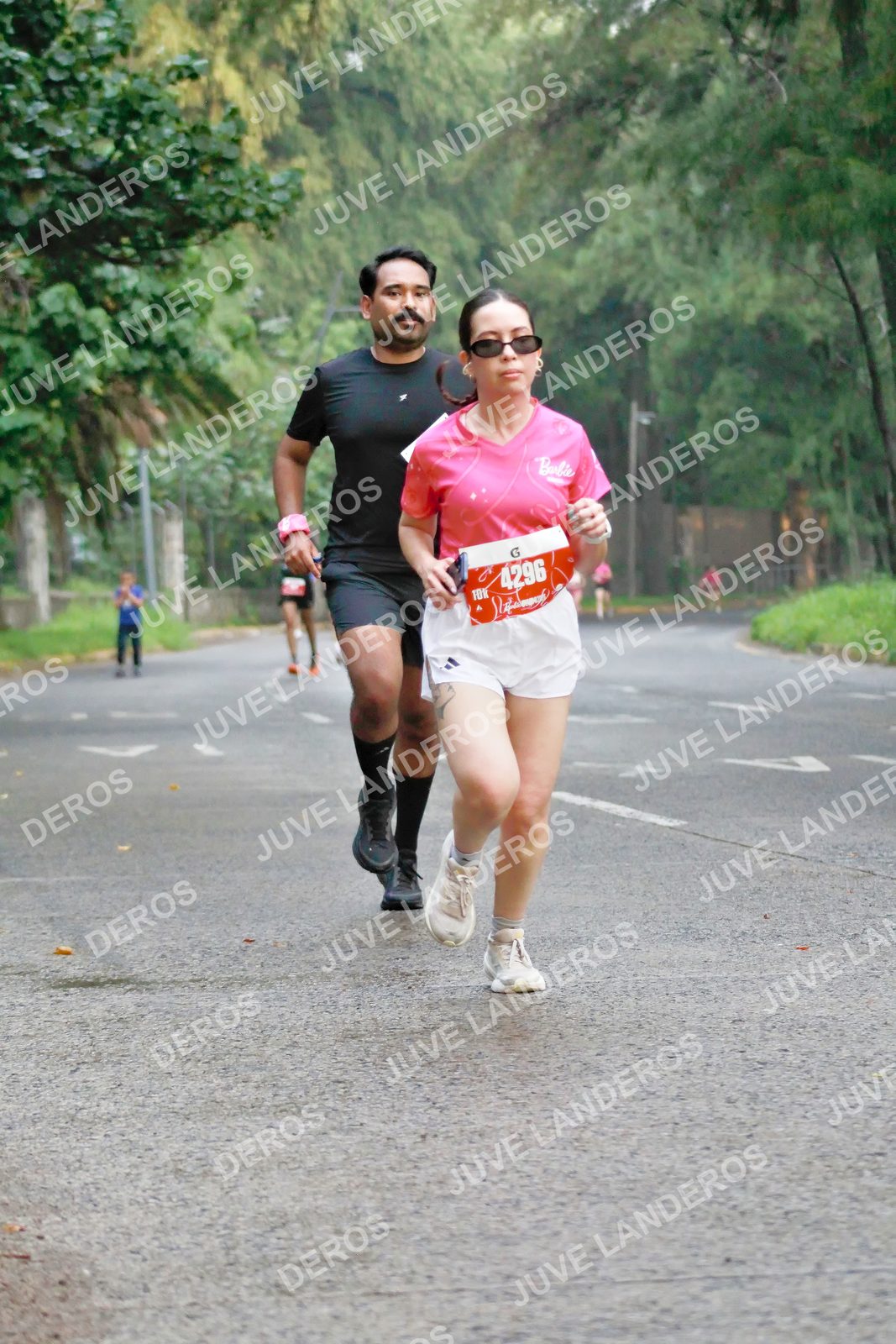 Foto del BARBIE RUN GUADALAJARA en Paseo Andares, Blvd. Puerta de Hierro 4965, Zapopan a las 07:21 · Ruta · dorsal 4296