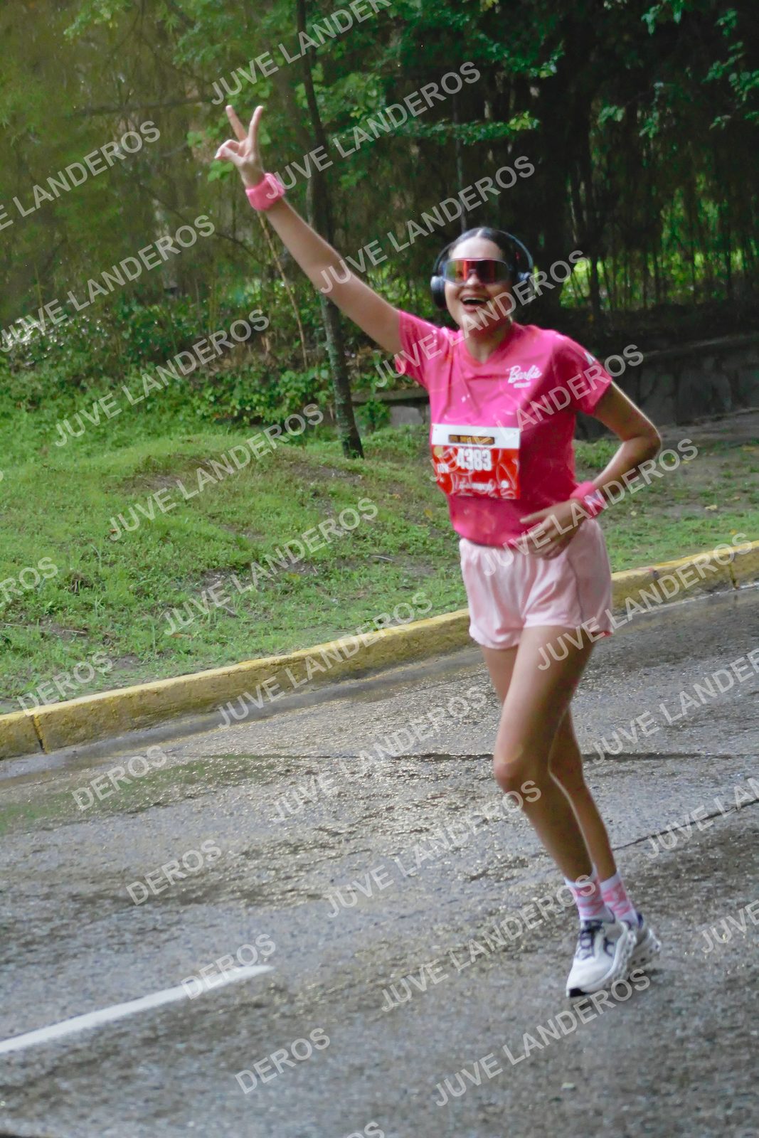 Foto del BARBIE RUN GUADALAJARA en Paseo Andares, Blvd. Puerta de Hierro 4965, Zapopan a las 07:37 · Ruta · dorsal 4383