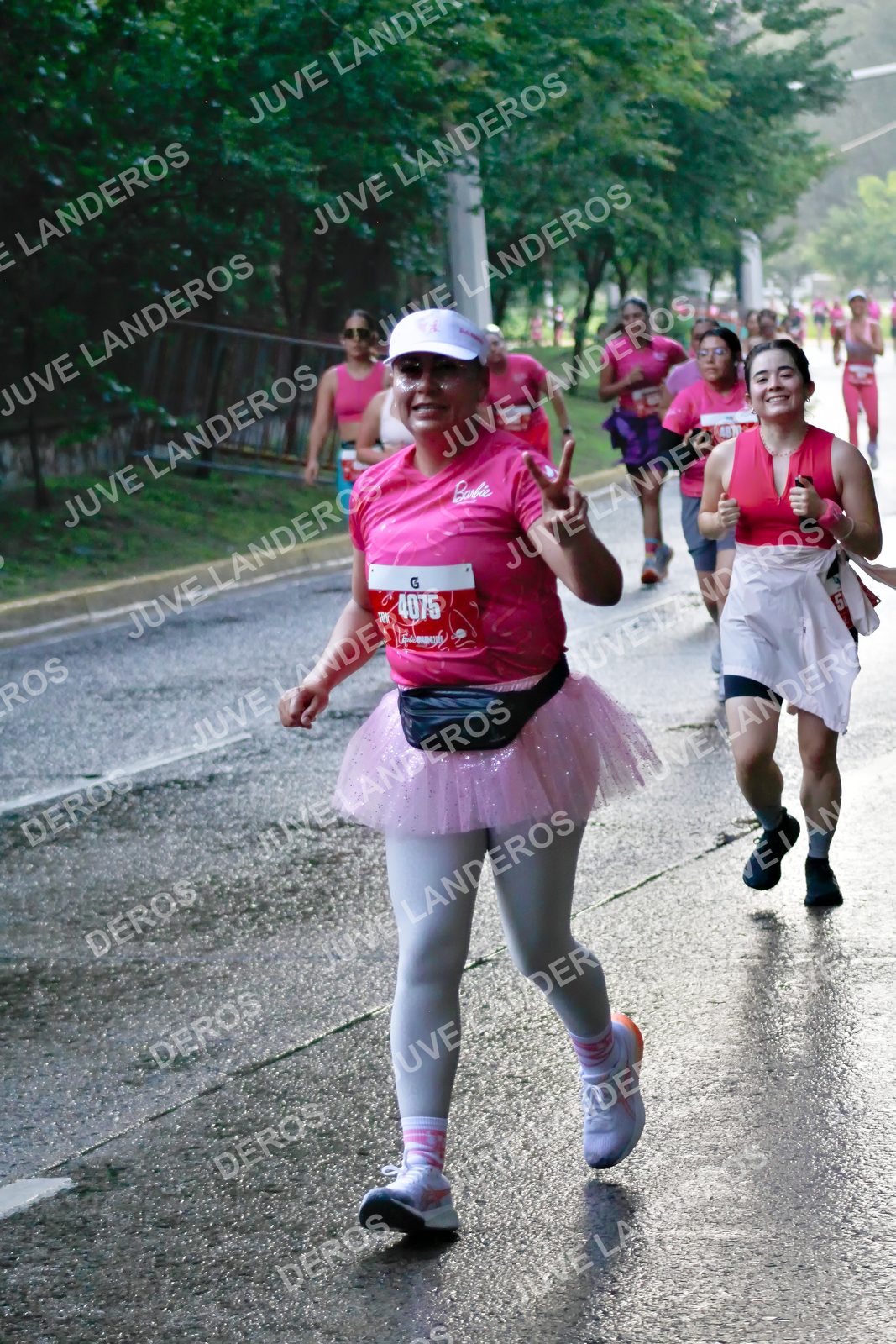 Foto del BARBIE RUN GUADALAJARA en Paseo Andares, Blvd. Puerta de Hierro 4965, Zapopan a las 07:38 · Ruta · dorsal 4075