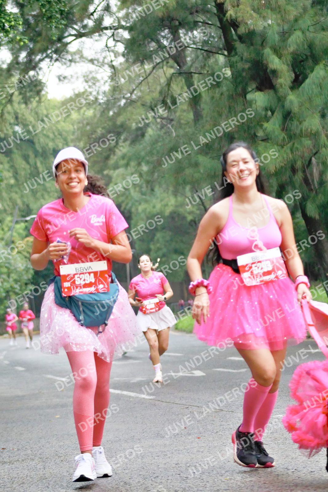 Foto del BARBIE RUN GUADALAJARA en Paseo Andares, Blvd. Puerta de Hierro 4965, Zapopan a las 07:25 · Ruta · dorsal 5294, 5293