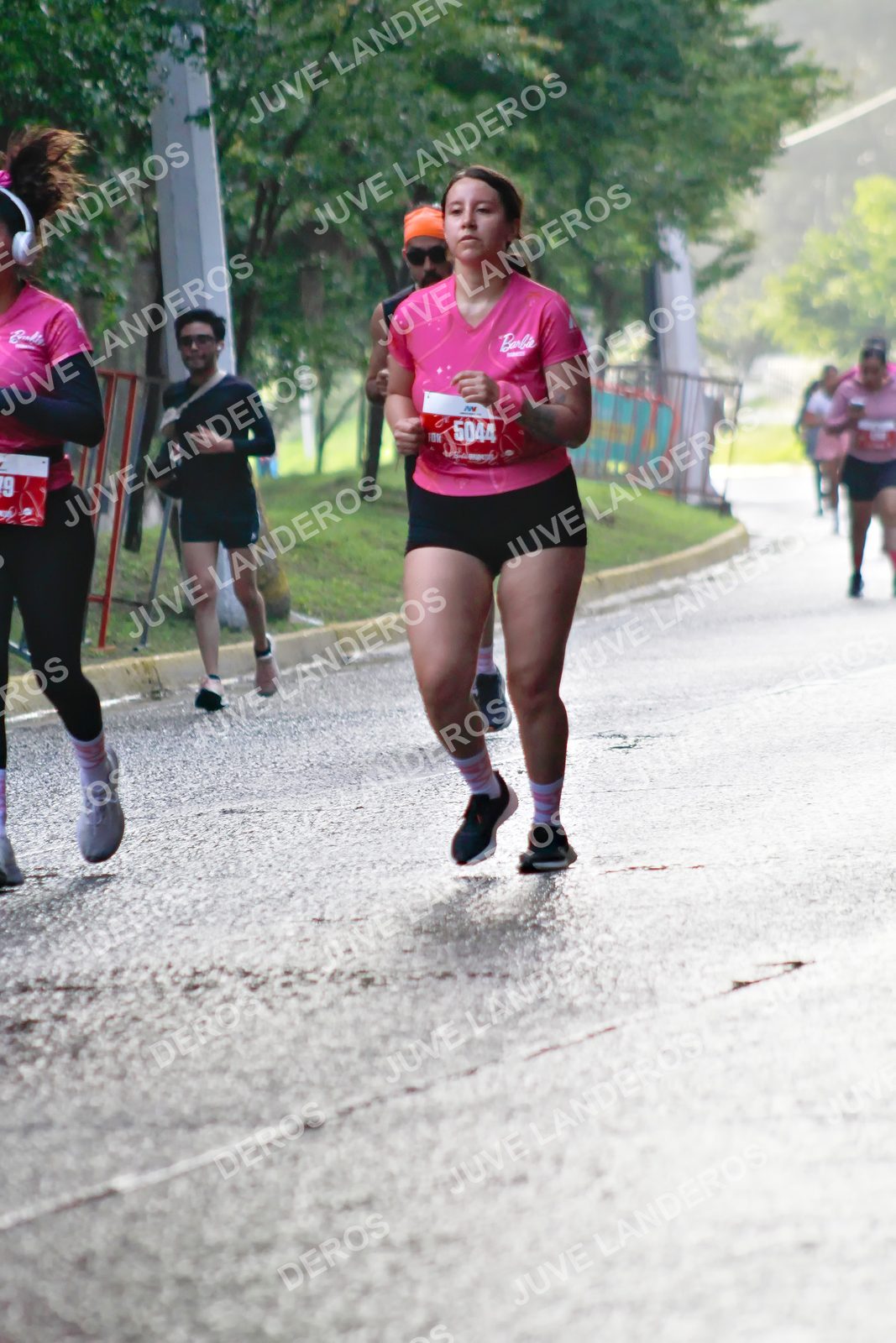 Foto del BARBIE RUN GUADALAJARA en Paseo Andares, Blvd. Puerta de Hierro 4965, Zapopan a las 07:43 · Ruta · dorsal 5044