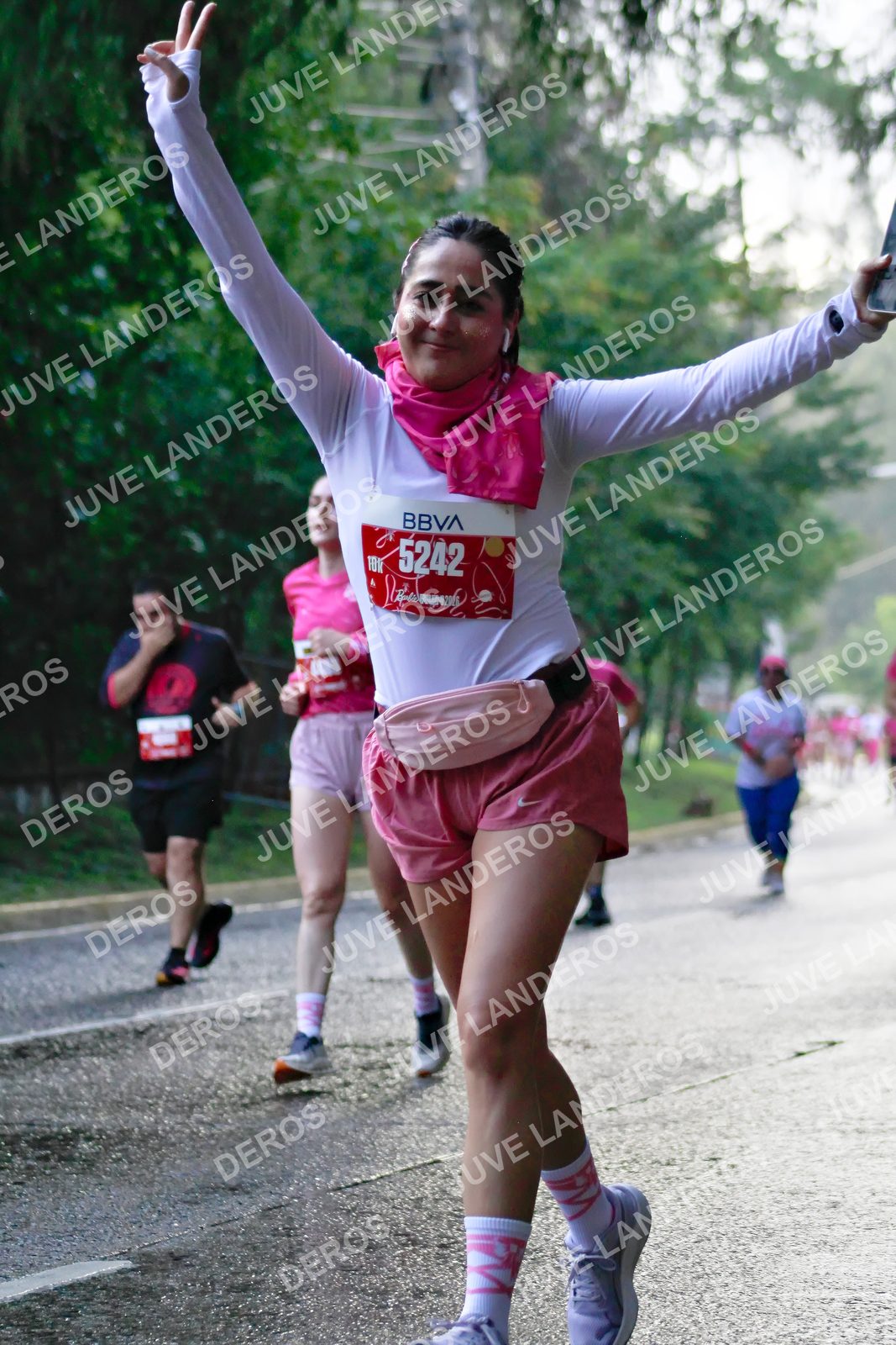 Foto del BARBIE RUN GUADALAJARA en Paseo Andares, Blvd. Puerta de Hierro 4965, Zapopan a las 07:40 · Ruta · dorsal 5242