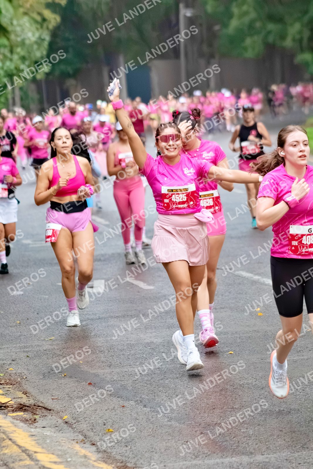 Foto del BARBIE RUN GUADALAJARA en Paseo Andares, Blvd. Puerta de Hierro 4965, Zapopan a las 07:02 · Ruta · dorsal 4525, 4626