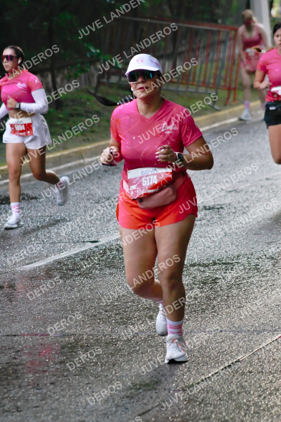Foto del BARBIE RUN GUADALAJARA en Paseo Andares, Blvd. Puerta de Hierro 4965, Zapopan a las 07:37 · Ruta · dorsal 5174, 5094