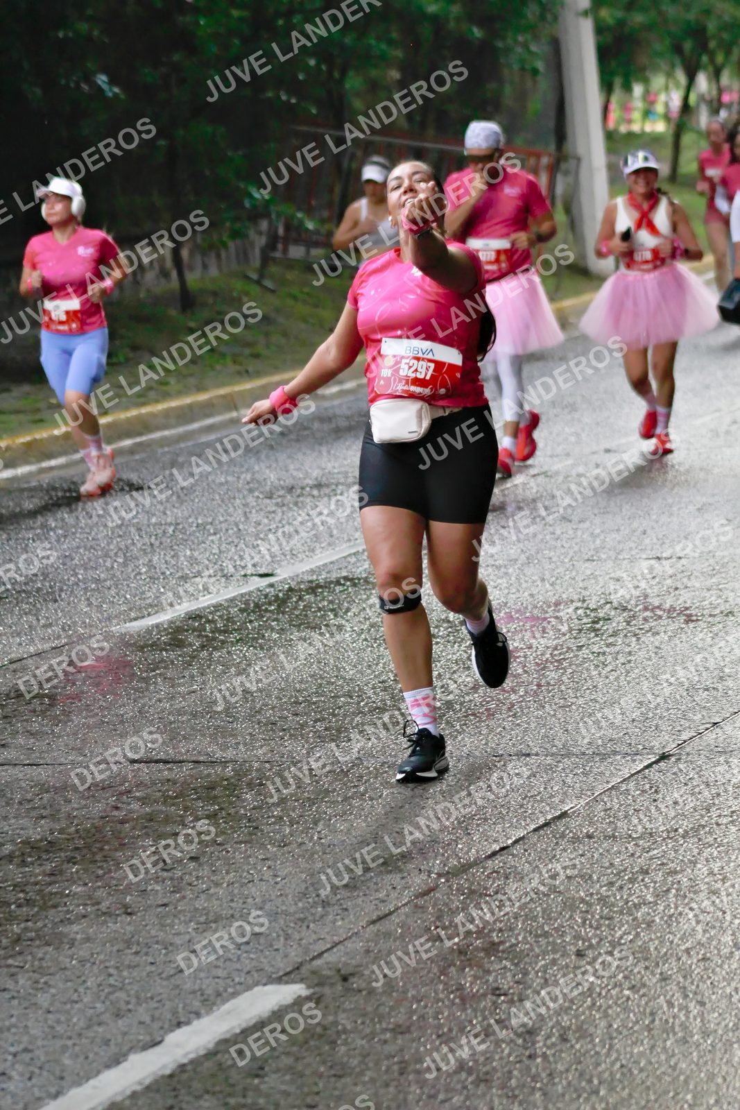 Foto del BARBIE RUN GUADALAJARA en Paseo Andares, Blvd. Puerta de Hierro 4965, Zapopan a las 07:36 · Ruta · dorsal 5297