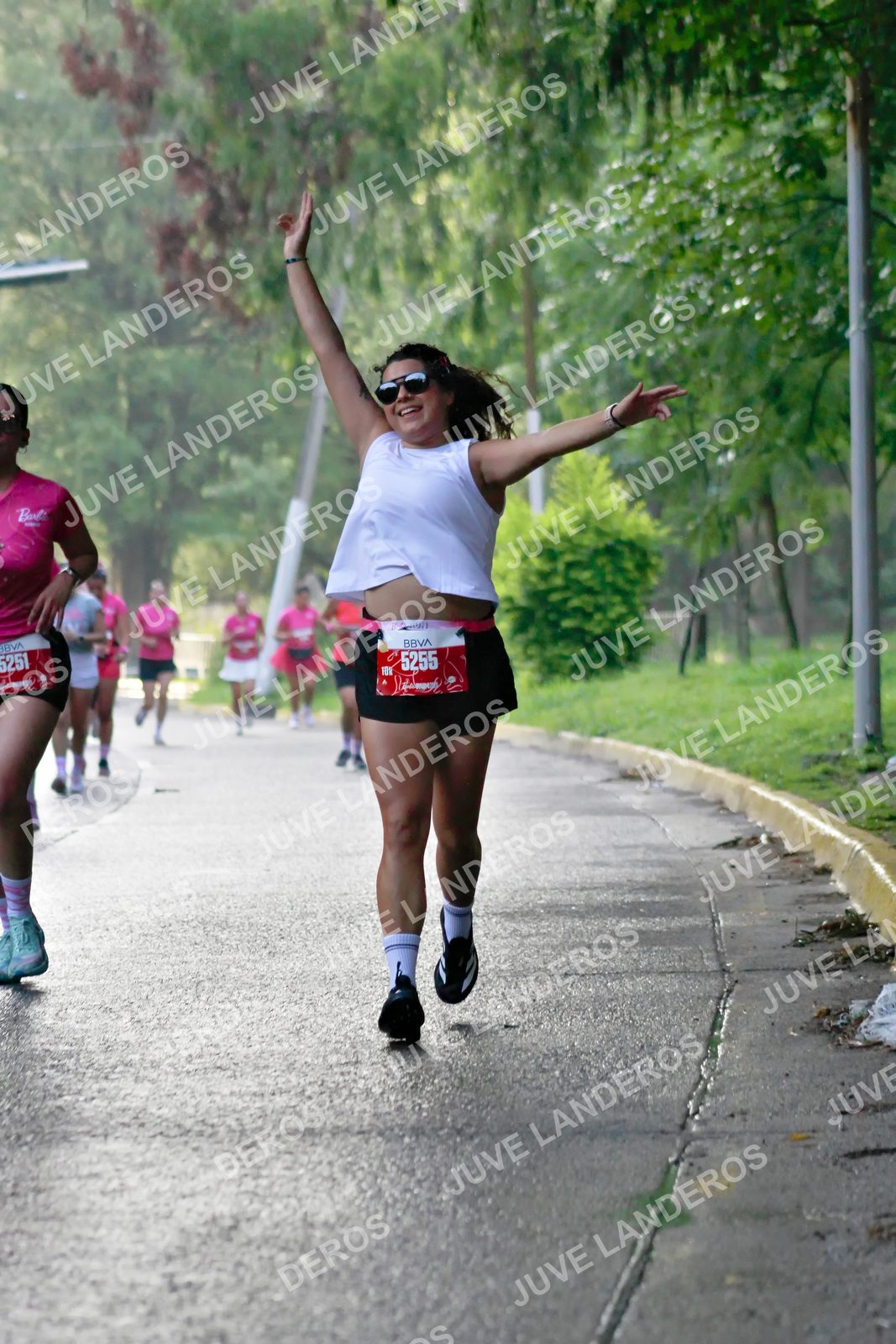Foto del BARBIE RUN GUADALAJARA en Paseo Andares, Blvd. Puerta de Hierro 4965, Zapopan a las 07:40 · Ruta · dorsal 5255, 5251