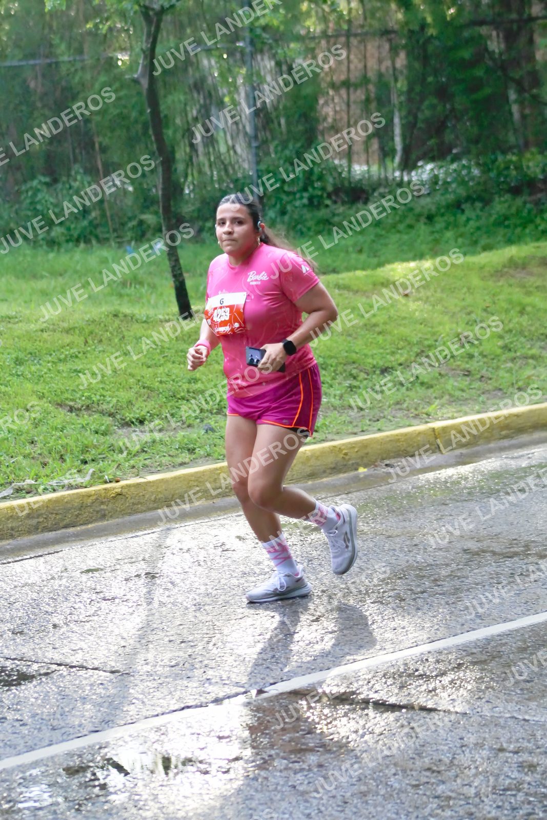 Foto del BARBIE RUN GUADALAJARA en Paseo Andares, Blvd. Puerta de Hierro 4965, Zapopan a las 07:45 · Ruta · dorsal 4253