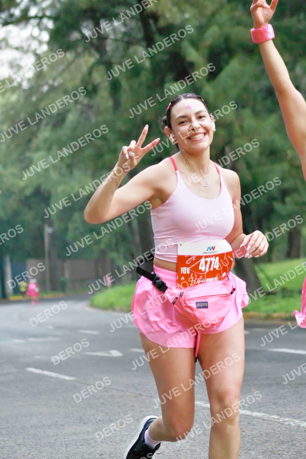 Foto del BARBIE RUN GUADALAJARA en Paseo Andares, Blvd. Puerta de Hierro 4965, Zapopan a las 07:22 · Ruta · dorsal 4774