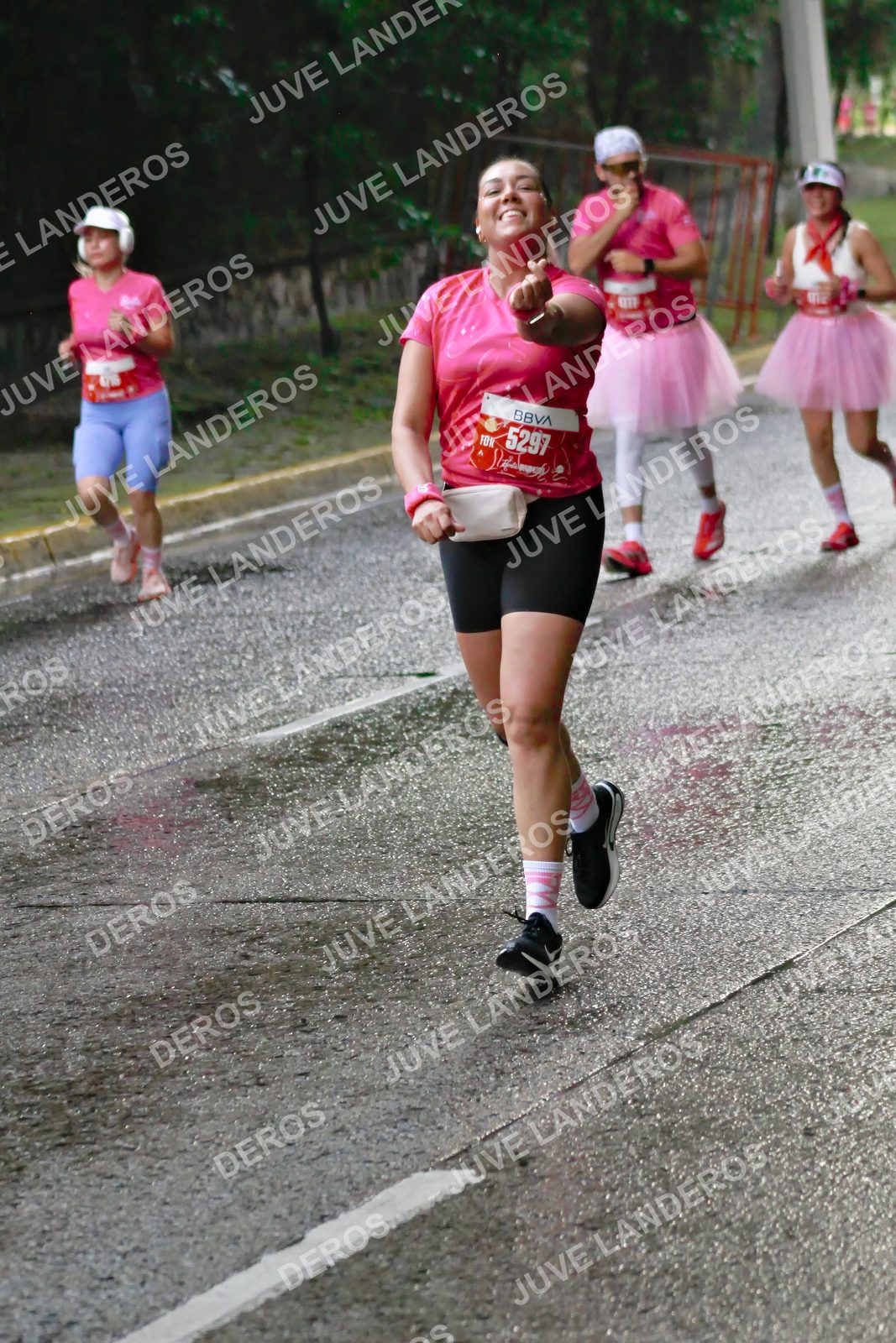 Foto del BARBIE RUN GUADALAJARA en Paseo Andares, Blvd. Puerta de Hierro 4965, Zapopan a las 07:36 · Ruta · dorsal 5297