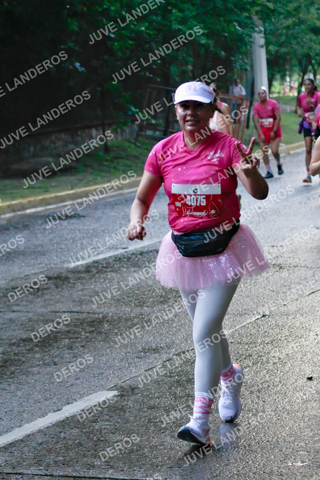 Foto del BARBIE RUN GUADALAJARA en Paseo Andares, Blvd. Puerta de Hierro 4965, Zapopan a las 07:38 · Ruta · dorsal 4075