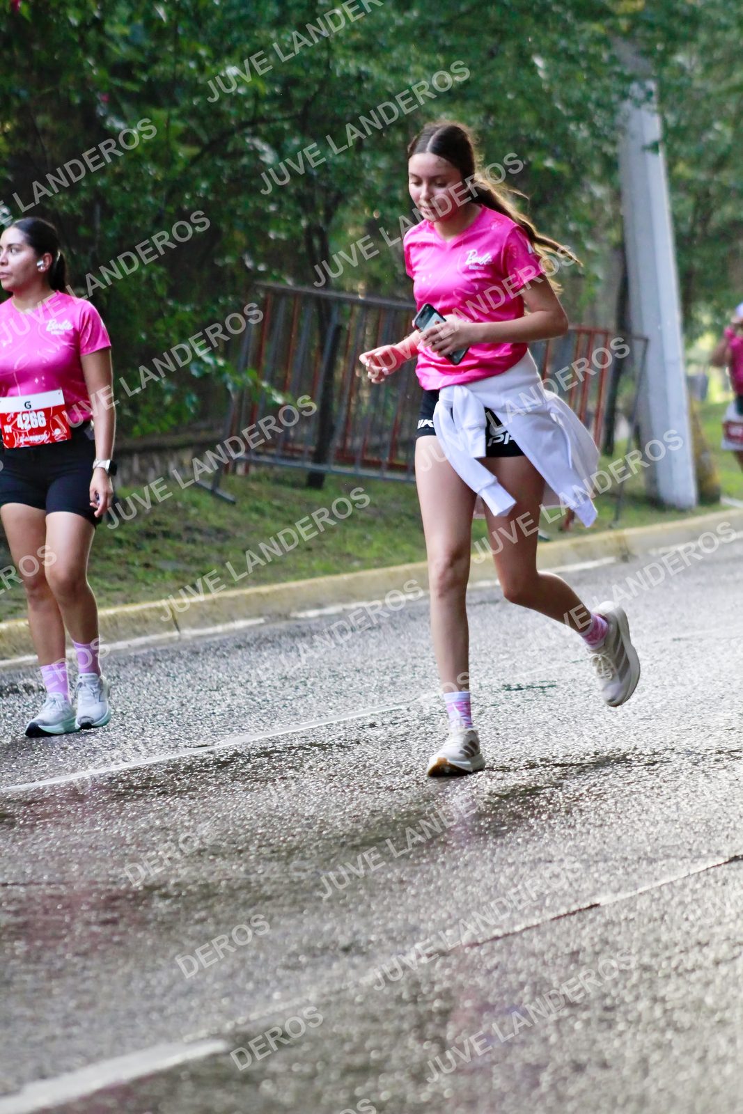 Foto del BARBIE RUN GUADALAJARA en Paseo Andares, Blvd. Puerta de Hierro 4965, Zapopan a las 07:43 · Ruta · dorsal 4266