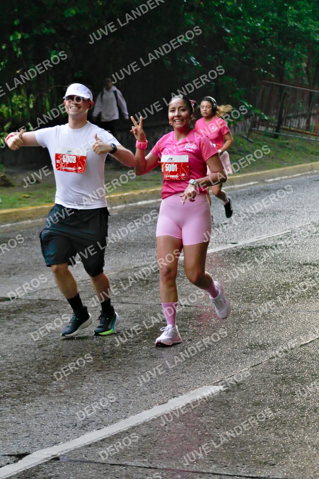 Foto del BARBIE RUN GUADALAJARA en Paseo Andares, Blvd. Puerta de Hierro 4965, Zapopan a las 07:38 · Ruta · dorsal 5001, 5003