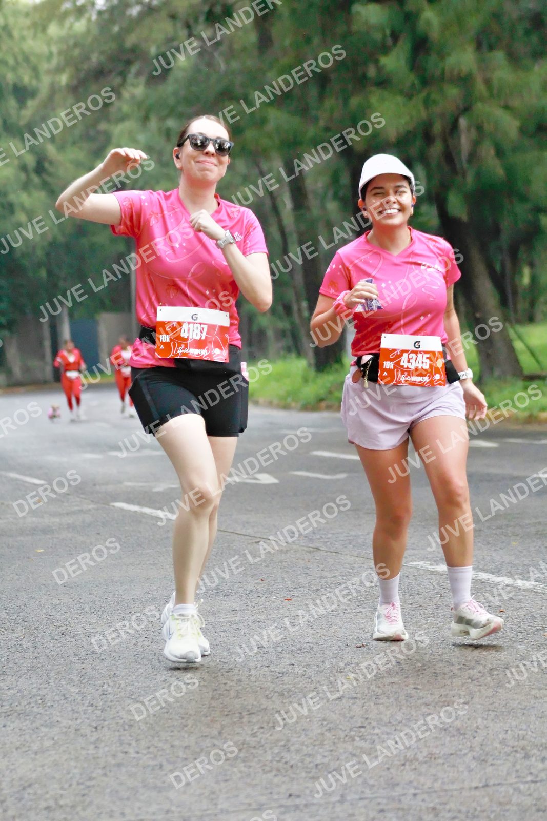 Foto del BARBIE RUN GUADALAJARA en Paseo Andares, Blvd. Puerta de Hierro 4965, Zapopan a las 07:27 · Ruta · dorsal 4187, 4345