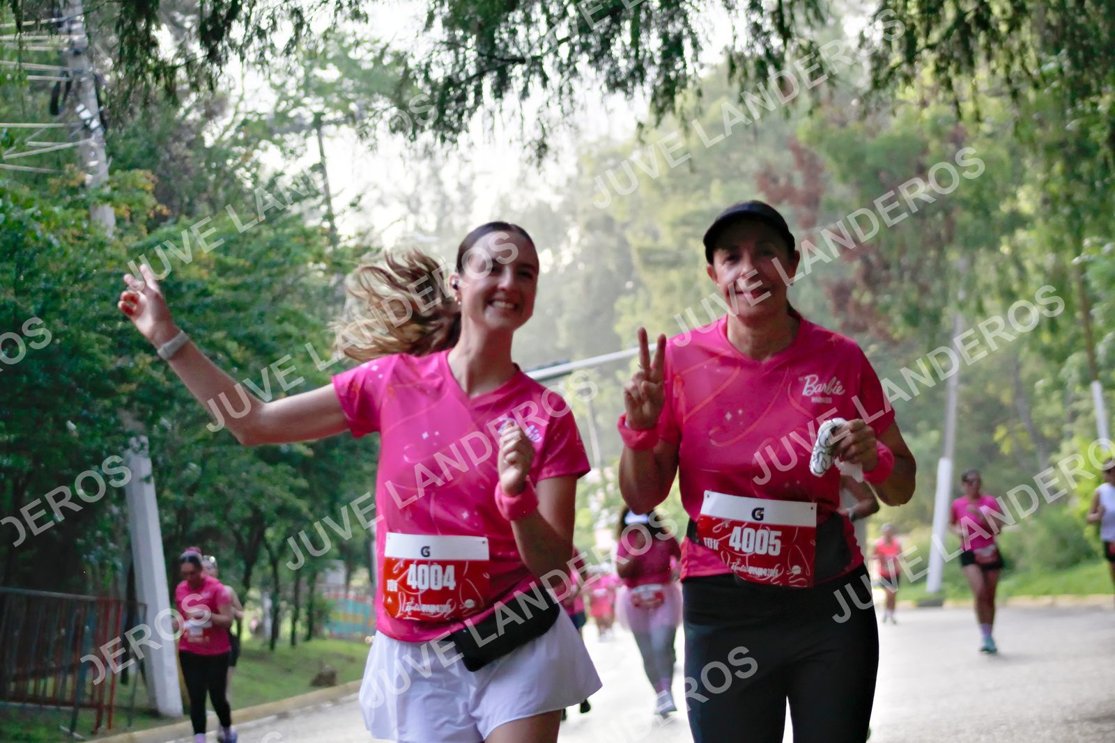 Foto del BARBIE RUN GUADALAJARA en Paseo Andares, Blvd. Puerta de Hierro 4965, Zapopan a las 07:40 · Ruta · dorsal 4004, 4005