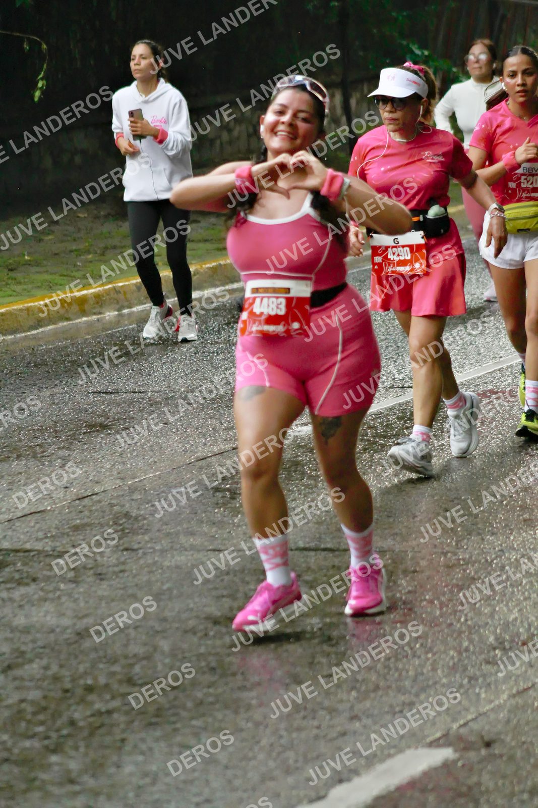 Foto del BARBIE RUN GUADALAJARA en Paseo Andares, Blvd. Puerta de Hierro 4965, Zapopan a las 07:36 · Ruta · dorsal 4483, 4290