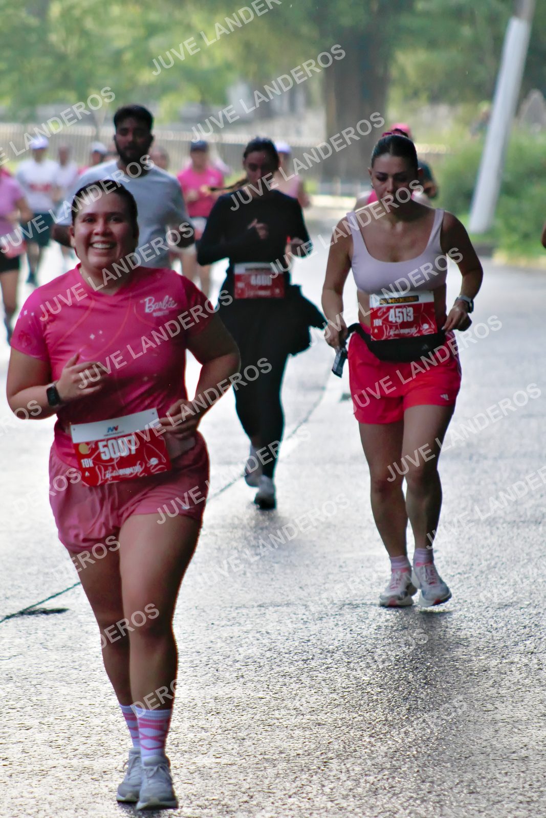 Foto del BARBIE RUN GUADALAJARA en Paseo Andares, Blvd. Puerta de Hierro 4965, Zapopan a las 07:38 · Ruta · dorsal 5007, 4513, 4460