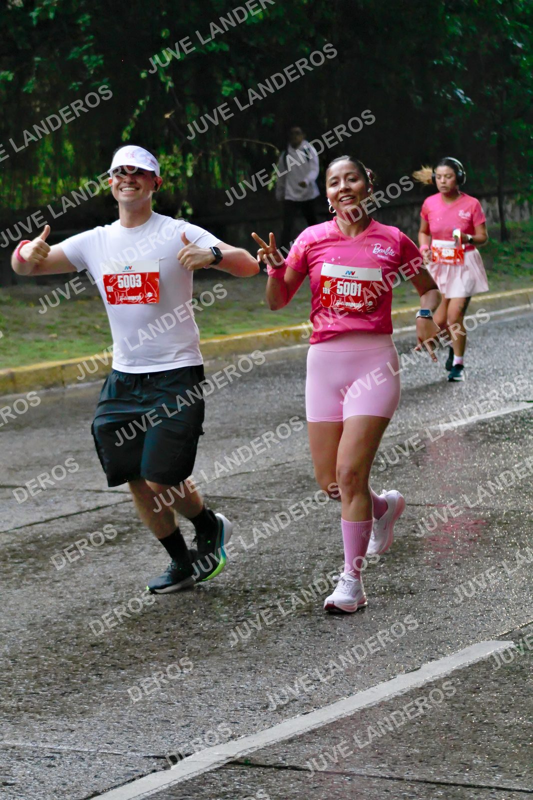 Foto del BARBIE RUN GUADALAJARA en Paseo Andares, Blvd. Puerta de Hierro 4965, Zapopan a las 07:38 · Ruta · dorsal 5001, 5003