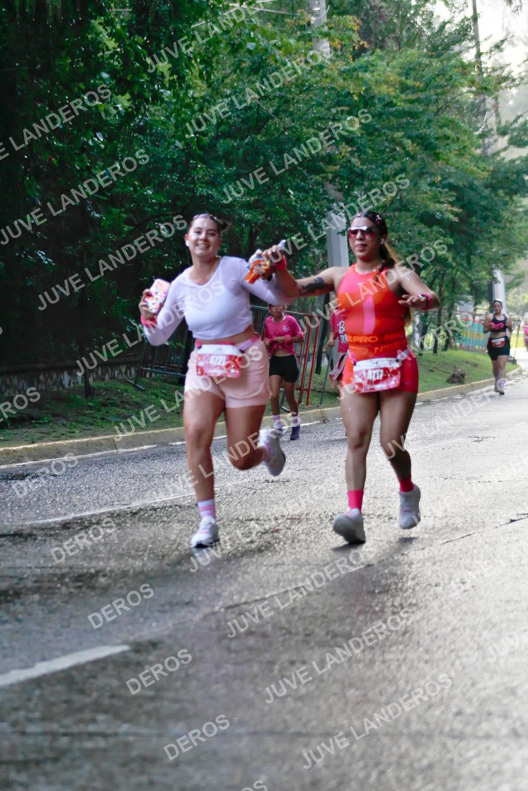 Foto del BARBIE RUN GUADALAJARA en Paseo Andares, Blvd. Puerta de Hierro 4965, Zapopan a las 07:40 · Ruta · dorsal 4721, 4717