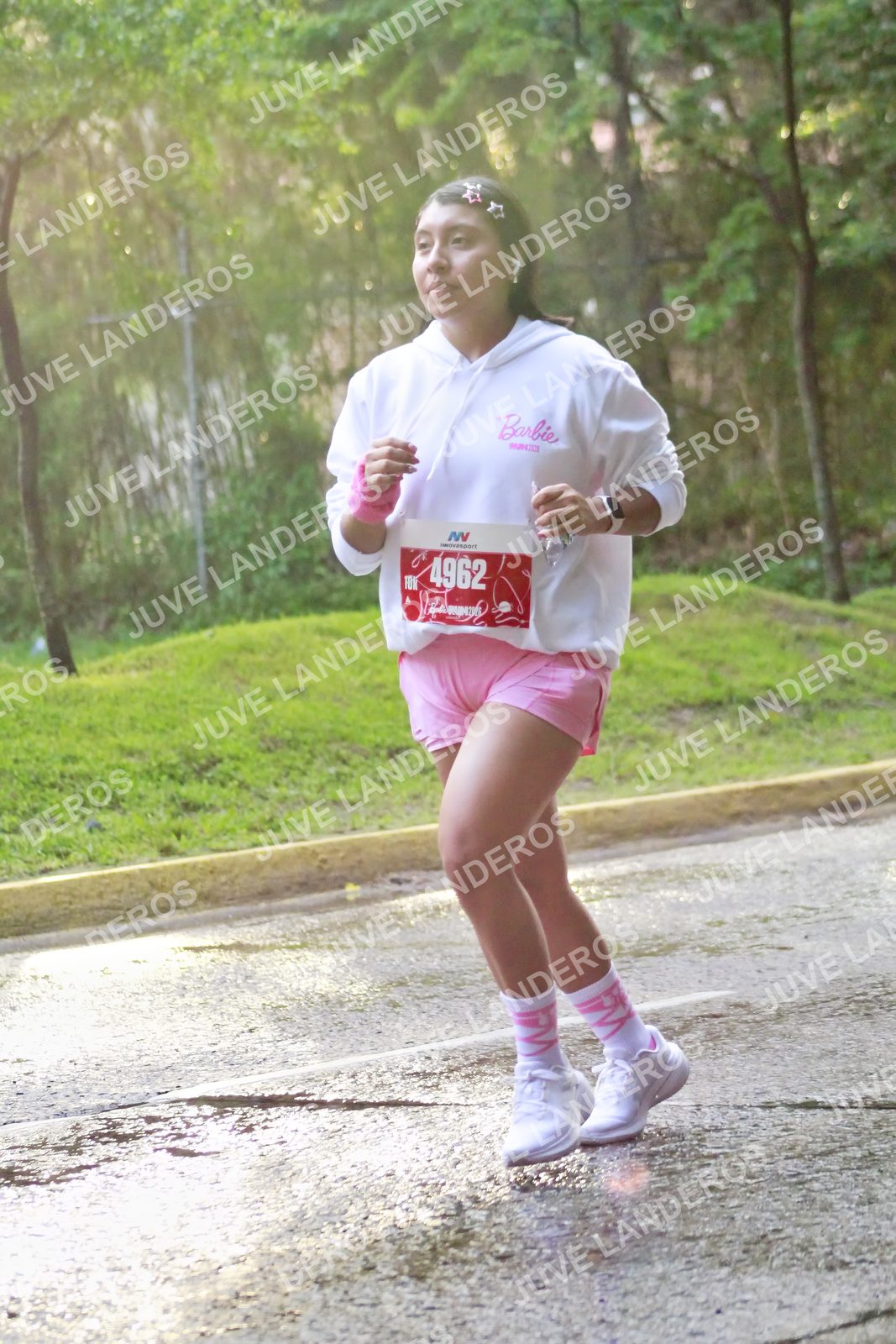 Foto del BARBIE RUN GUADALAJARA en Paseo Andares, Blvd. Puerta de Hierro 4965, Zapopan a las 07:43 · Ruta · dorsal 4962