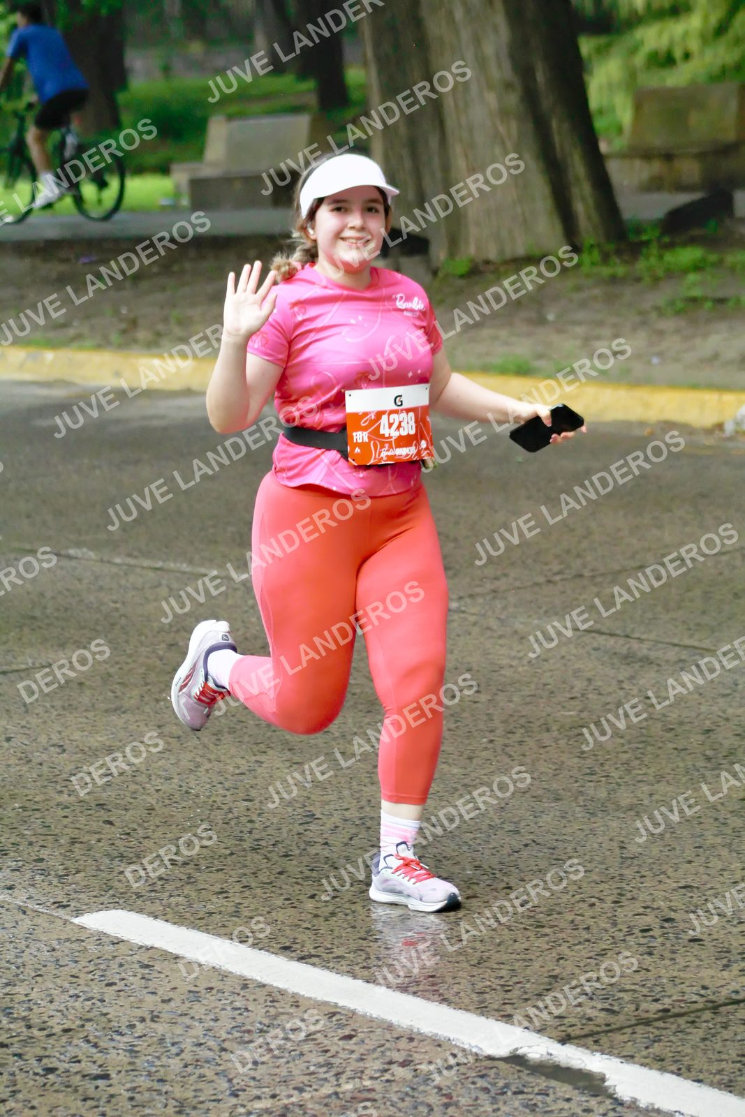 Foto del BARBIE RUN GUADALAJARA en Paseo Andares, Blvd. Puerta de Hierro 4965, Zapopan a las 07:49 · Ruta · dorsal 4238