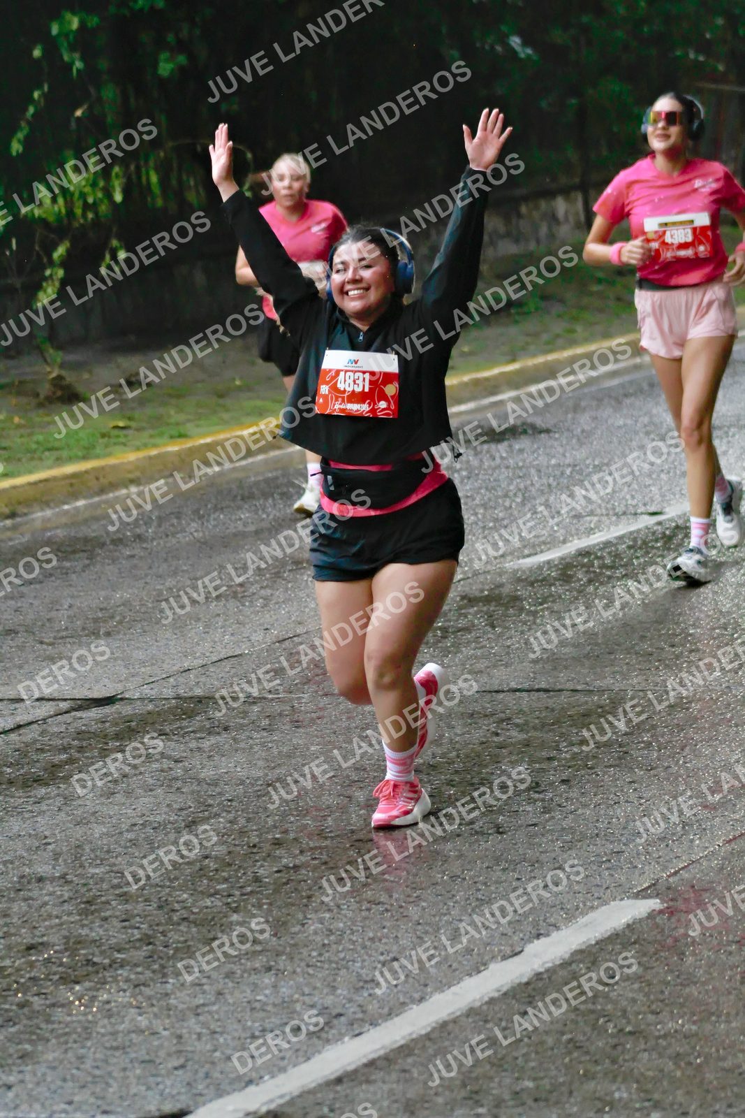 Foto del BARBIE RUN GUADALAJARA en Paseo Andares, Blvd. Puerta de Hierro 4965, Zapopan a las 07:37 · Ruta · dorsal 4831, 4383