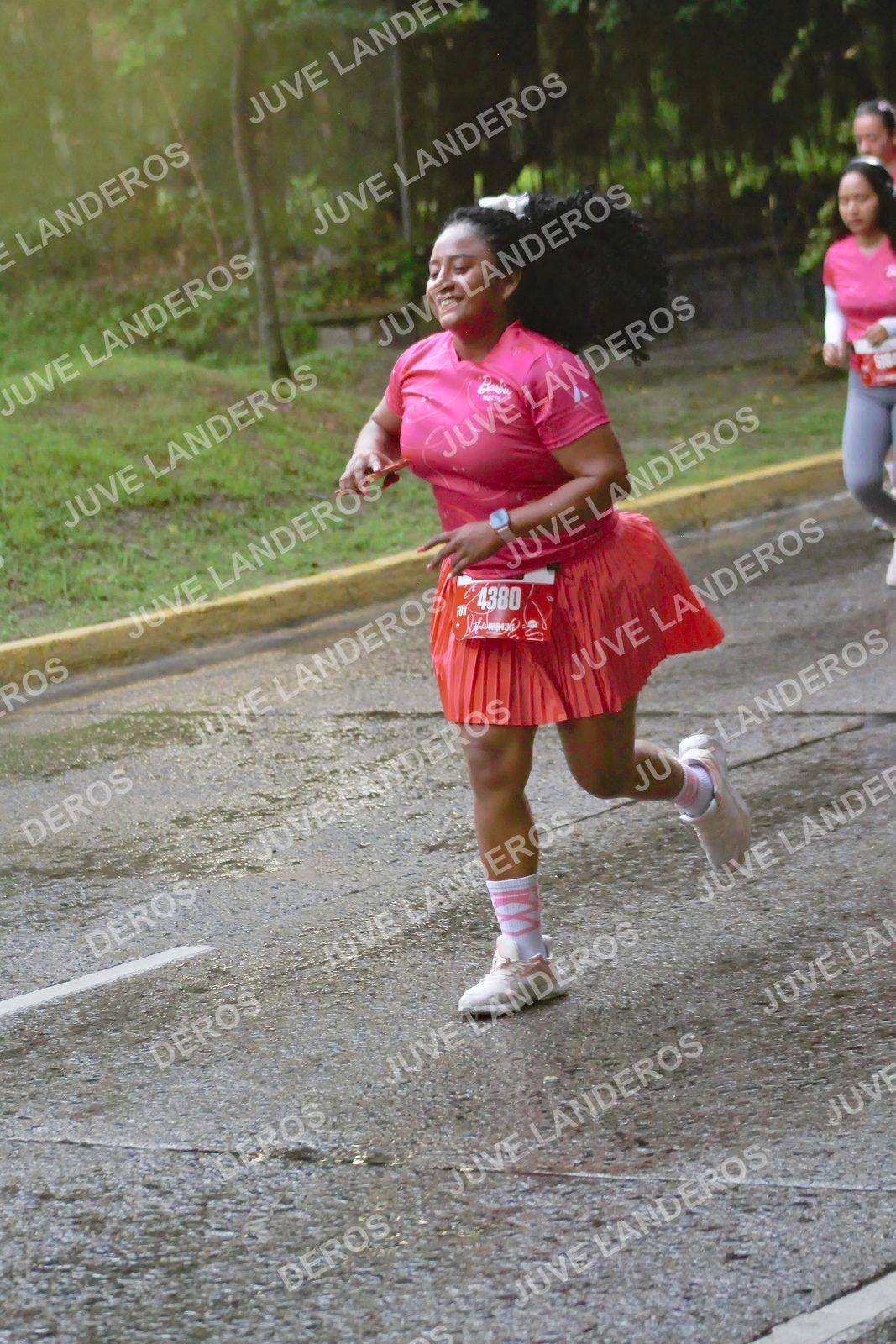 Foto del BARBIE RUN GUADALAJARA en Paseo Andares, Blvd. Puerta de Hierro 4965, Zapopan a las 07:36 · Ruta · dorsal 4380