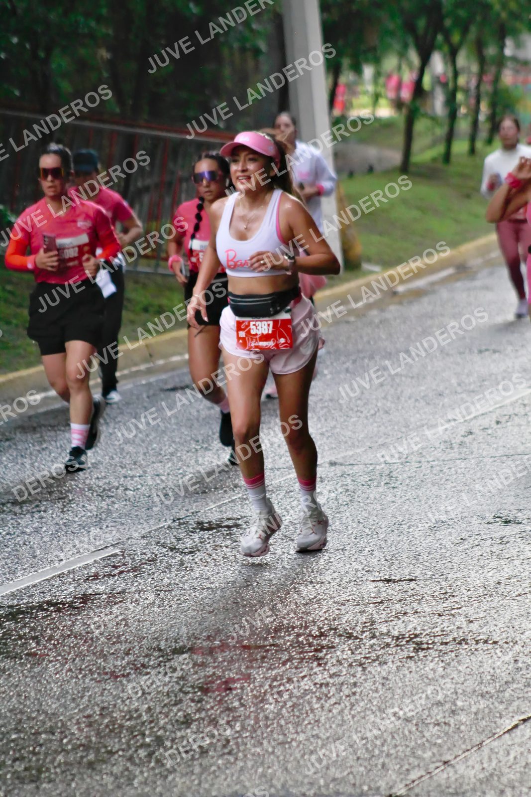 Foto del BARBIE RUN GUADALAJARA en Paseo Andares, Blvd. Puerta de Hierro 4965, Zapopan a las 07:36 · Ruta · dorsal 5387